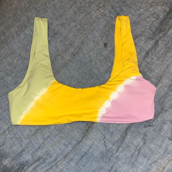 L*SPACE Diagonal Sunburst Lizzie Bikini
Top - NWOT Size XLarge - Picture 2 of 5